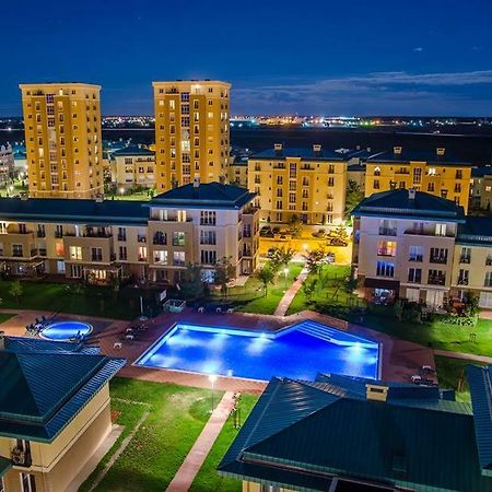 Luxury Apartment With Pool In North Bucharest Cretuleasca Bagian luar foto