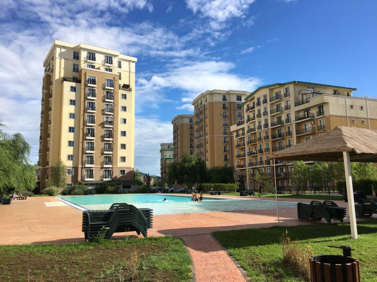 Luxury Apartment With Pool In North Bucharest Cretuleasca Bagian luar foto